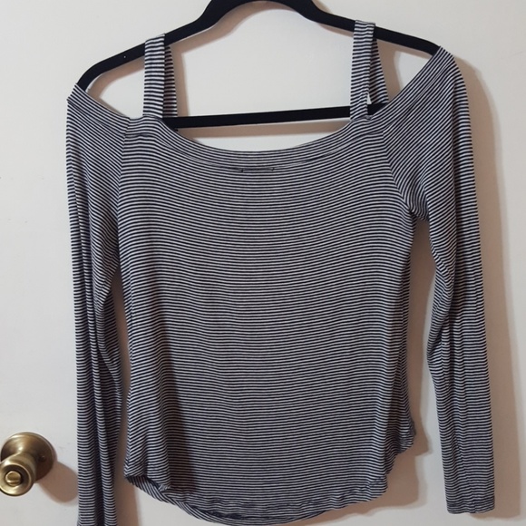 Chelsea Sky Cold Shoulder Top - Picture 5 of 5